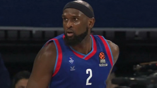 „Anadolu Efes“ atsisveikino su Ch. Singletonu („Bayern“ papildė E. Harrisas)